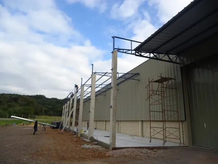 Cobertura metálica varanda, obra Formafer