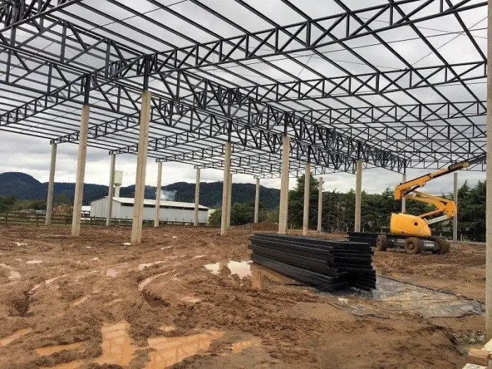 Empresa de montagem de estrutura metálica, obra Formafer