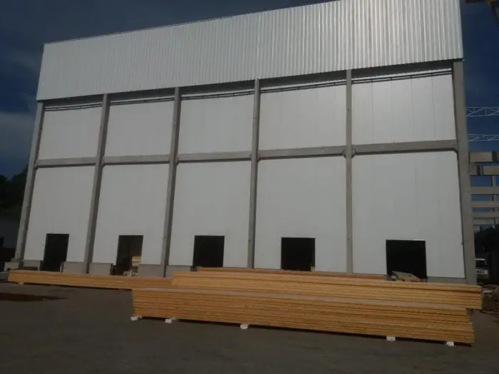 Estrutura metálica para galpão industrial, obra Formafer