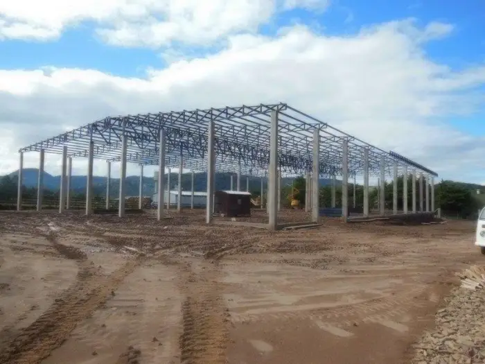 Estrutura metálica galpão mezanino, obra Formafer