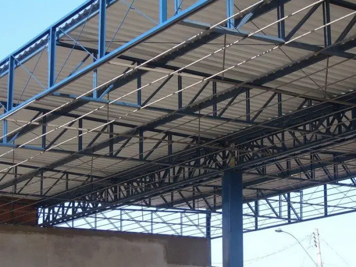 Tesoura metálica treliçada, obra Formafer