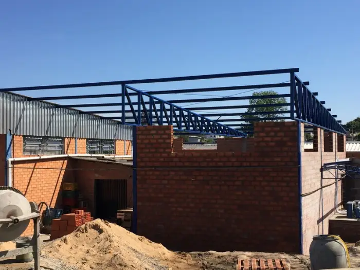 Tesoura metálica treliçada, obra Formafer